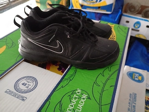 Nike  T-Lite XI 616544 007 Fekete 42es 8000ft óbuda 36 50 104 8272  személyesen óbudán posta kizárol - kép 2