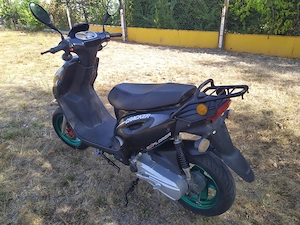 Generic kétütemű robogó - kép 2