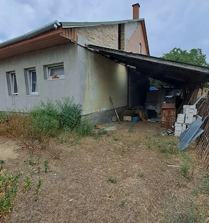 Monor zártkerti részén, Strázsahegyen, lakható kis ház 2140 m2-es telekkel - kép 3