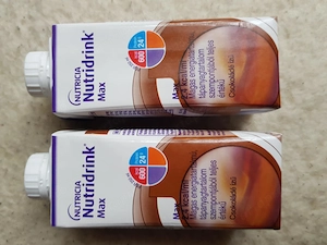 Nutridrink Max csokoládé és eper ízű speciális gyógyászati táplálék kiegészítő - kép 2