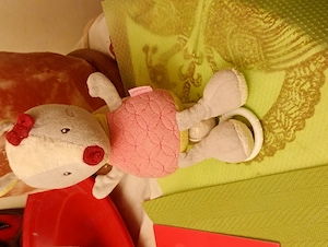 Babydream márkájú, rózsaszín-sárga ruhás, őzike zenélő plüssjáték 2000ft óbuda személyes átvétel óbu - kép 4