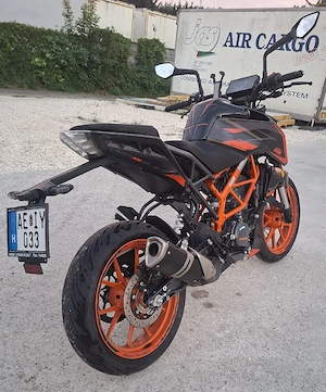 Ktm Duke 125 2023 - kép 4