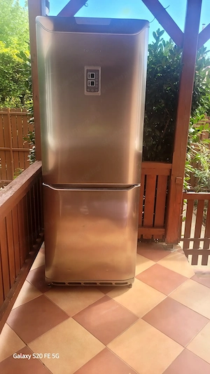 Eladó használt, működőképes ARISTON NoFrost-os 340 literes  inox hűtőszekrény megkímélt állapotban. 