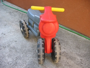 Műanyag gyermek kismotor eladó. - kép 2