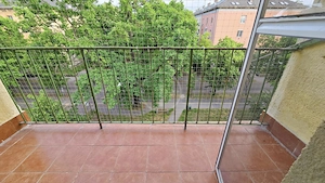 Nagyzuglóban, ősfás parkra néző, csendes, világos, lakás eladó! - kép 9