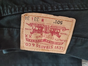 Piros cimkés Levis Strauss 501 eladók 