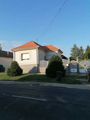 Összközműves Családi ház 3137 m2-es telken eladó !  - kép 2