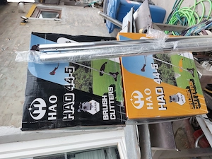 HAO 44-5 Benzinmotoros Fűkasza és Bozótvágó 43 cm 2 ütem dobozában bontatlan szár tartozék. Specifik