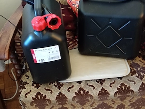 2db Üzemanyag kanna benzin gázolaj kanna müanyag 10 liter db 20000ft 2db személyesen óbudán 36 50 10 - kép 3