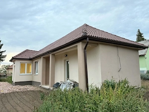  Gombán teljesen felújított, újszerű állapotban lévő, 2 szoba + nappalis családi ház, 1327 m2 telek - kép 2