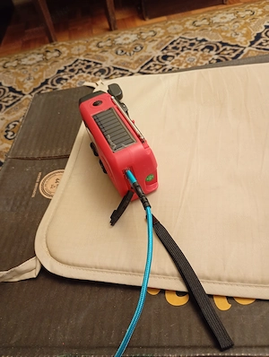 kurblis hajtókaros    Dinamós rádió power bank világitás 15000ft óbuda 36 50 1048272   3 féle töltés - kép 6