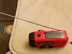 kurblis hajtókaros    Dinamós rádió power bank világitás 15000ft óbuda 36 50 1048272   3 féle töltés - kép 2