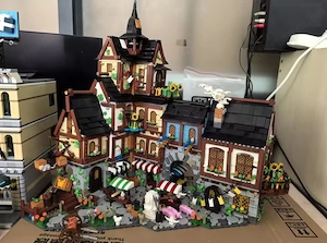 Lego komp. Castle Vár Középkori Város központ Town square 3900db LEPIN ÚJ