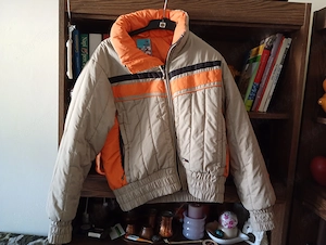 m&k sportswear steppelt, szürke és narancssárga színű, kapucnis téli kabát beleirt méret 38 8-10éves - kép 5