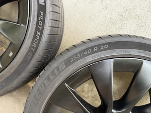 Tesla Model Y Induction nyári garnitúra 20" Tesla gyári fekete felni szett 1188223-00-C - kép 8