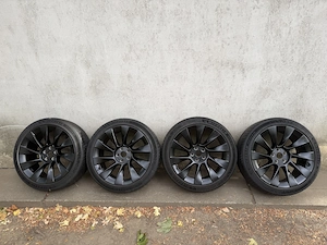 Tesla Model Y Induction nyári garnitúra 20" Tesla gyári fekete felni szett 1188223-00-C