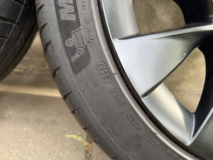 Tesla Model Y Induction nyári garnitúra 20" Tesla gyári fekete felni szett 1188223-00-C - kép 10