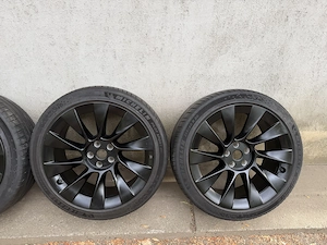 Tesla Model Y Induction nyári garnitúra 20" Tesla gyári fekete felni szett 1188223-00-C - kép 3