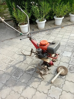 Benzinmotoros kerti kapa