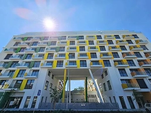 Fiatal csinos lánynak segítek kifizetni az albérletét