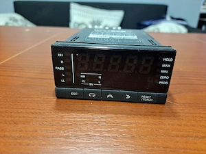Omron K3NX-VD1A-T1 Digitális Panelműszer AC DC feszültség és áram - kép 3