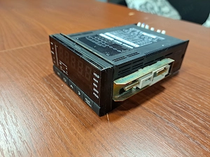 Omron K3NX-VD1A-T1 Digitális Panelműszer AC DC feszültség és áram - kép 2