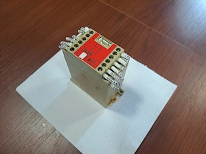Omron G9SA-301 Biztonsági Relé Modul 24V AC DC - kép 2