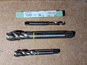 Eladó M10 M16 M24 HSS-E menetfúrók egyben.