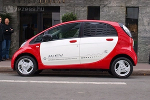 Mitsubisi i-MiEV (2011) gyári bőrmappa, kezelési utmutató, egyéb dokumentum eladó - kép 2