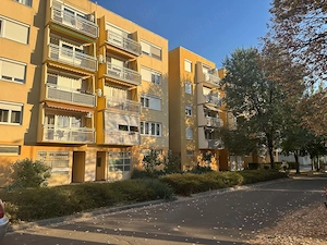 Kecskemét belvárosában, 50nm-es, 2 szobás, első emeleti, erkélyes, klímás, zárt folyosós lakás tulaj