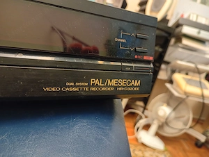 JVC HR-D320EE típusú VHS videómagnó, amely támogatja a PAL és MESECAM rendszereket. ára 8000ft hagya - kép 2