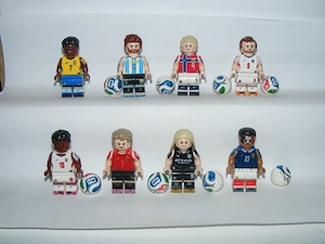 Lego Focista figurák Futball foci Erling Haaland Kane Mbappe Bellingham Messi + labda ÚJ - kép 2