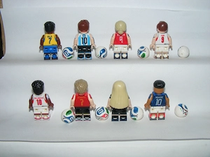Lego Focista figurák Futball foci Erling Haaland Kane Mbappe Bellingham Messi + labda ÚJ - kép 3