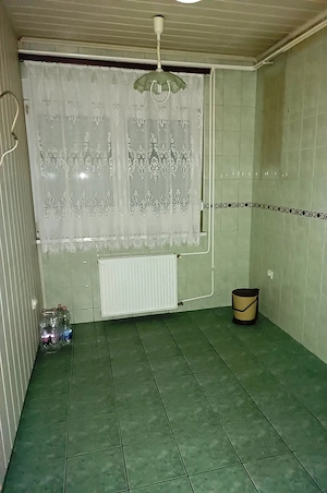Eladó 105 m2-es, belső kétszintes társasházi Vácon a Cházár András utcában.  - kép 2