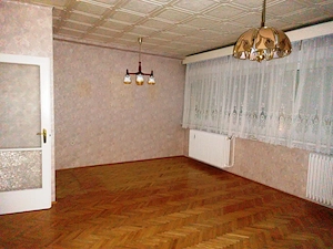 Eladó 105 m2-es, belső kétszintes társasházi Vácon a Cházár András utcában. 