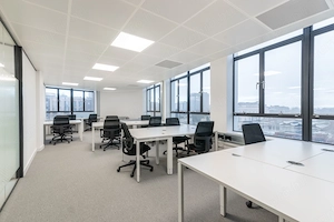 Teljesen berendezett iroda 40 fős nagyobb csapatnak a Spaces Corvin Towers központban 