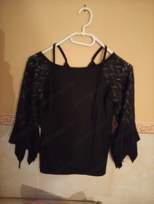 Keszthelyen méretkülönbség miatt sosem hordott ruhák XS,S,158 cm méretben eladó. 